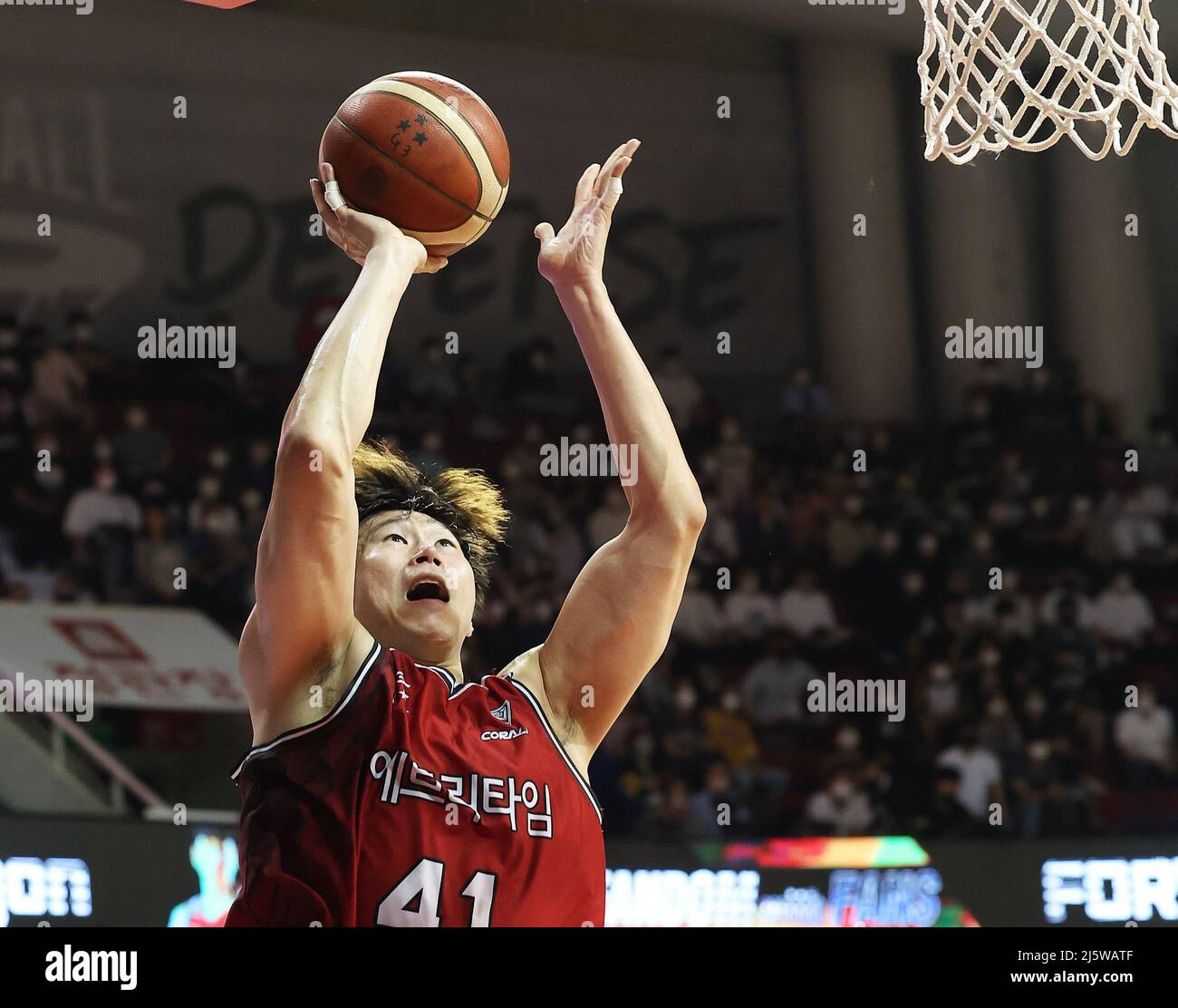 26th Apr, 2022. Basketball: Anyang KGC vs. Suwon KT Sonicboom Oh Sae-geun  of the Anyang KGC goes up for a shot during the Game 3 of the Korean  Basketball League semi-final playoff