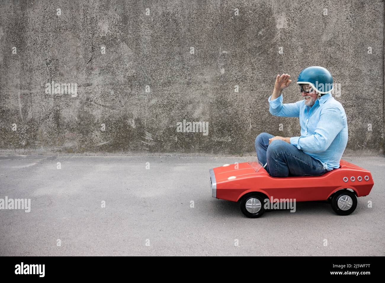 Elderly man driving retro hi-res stock photography and images - Alamy