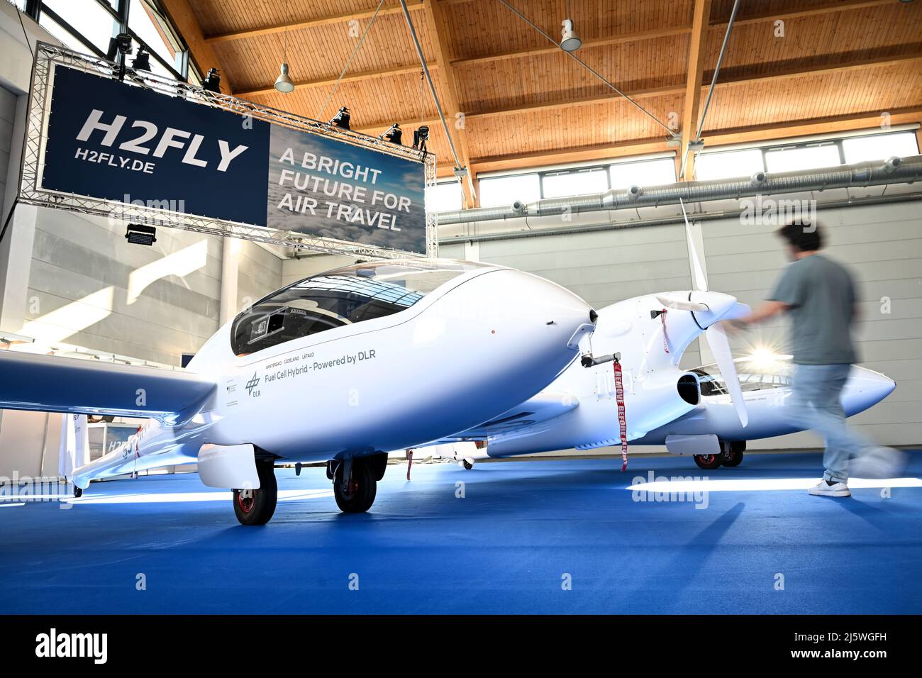Airplane fuel hydrogen hi-res stock photography and images - Alamy