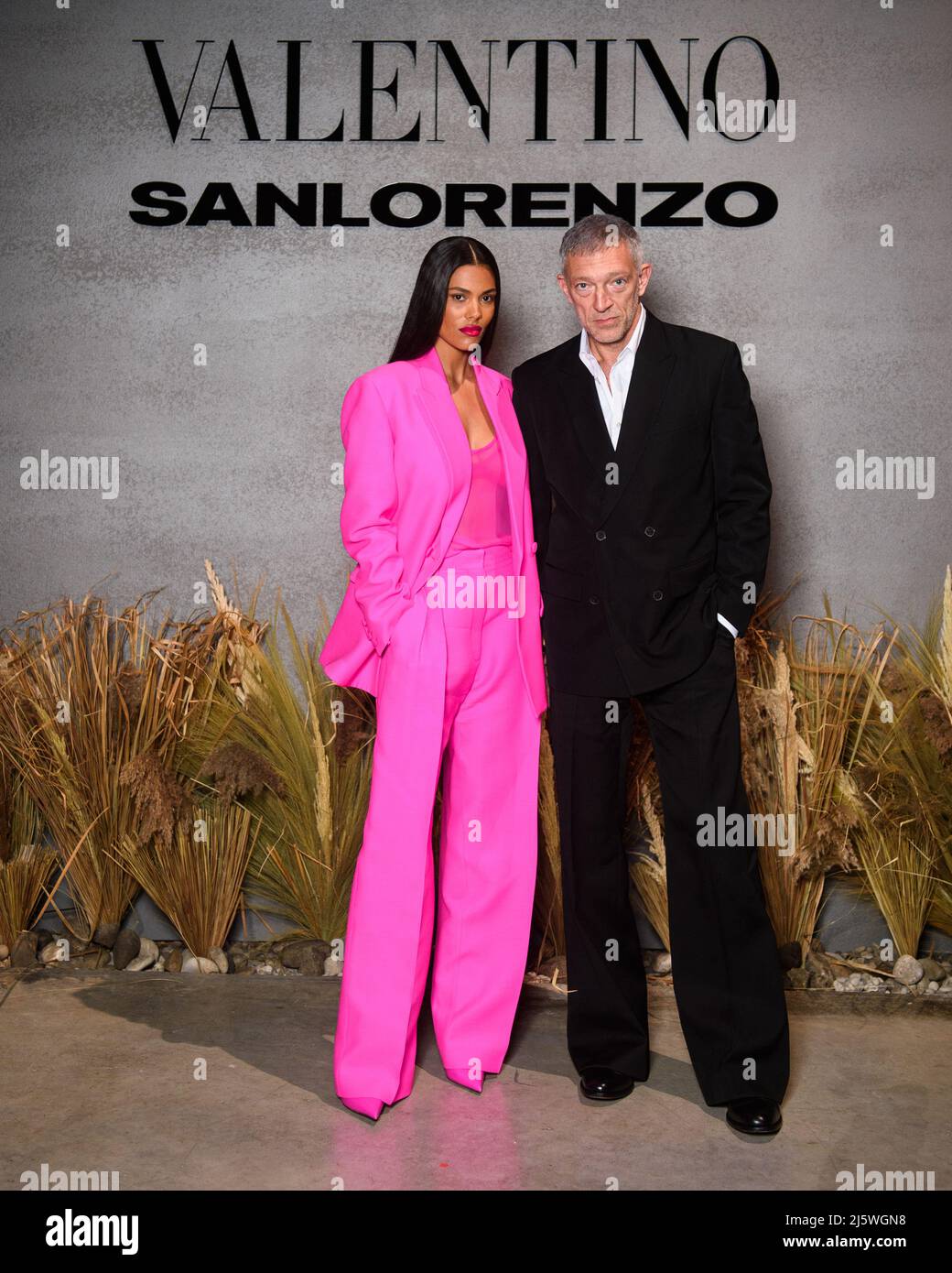 tyk saltet Champagne Tina Kunakey , Vincent Cassel 59Th Biennale Of Venice - International Art  Exposition Valentino Dinner - Backdrop Venice, Italy 22nd April 2022 (Photo  by SGP/Sipa USA)Italia id 127288 007 Not Exclusive Stock Photo - Alamy