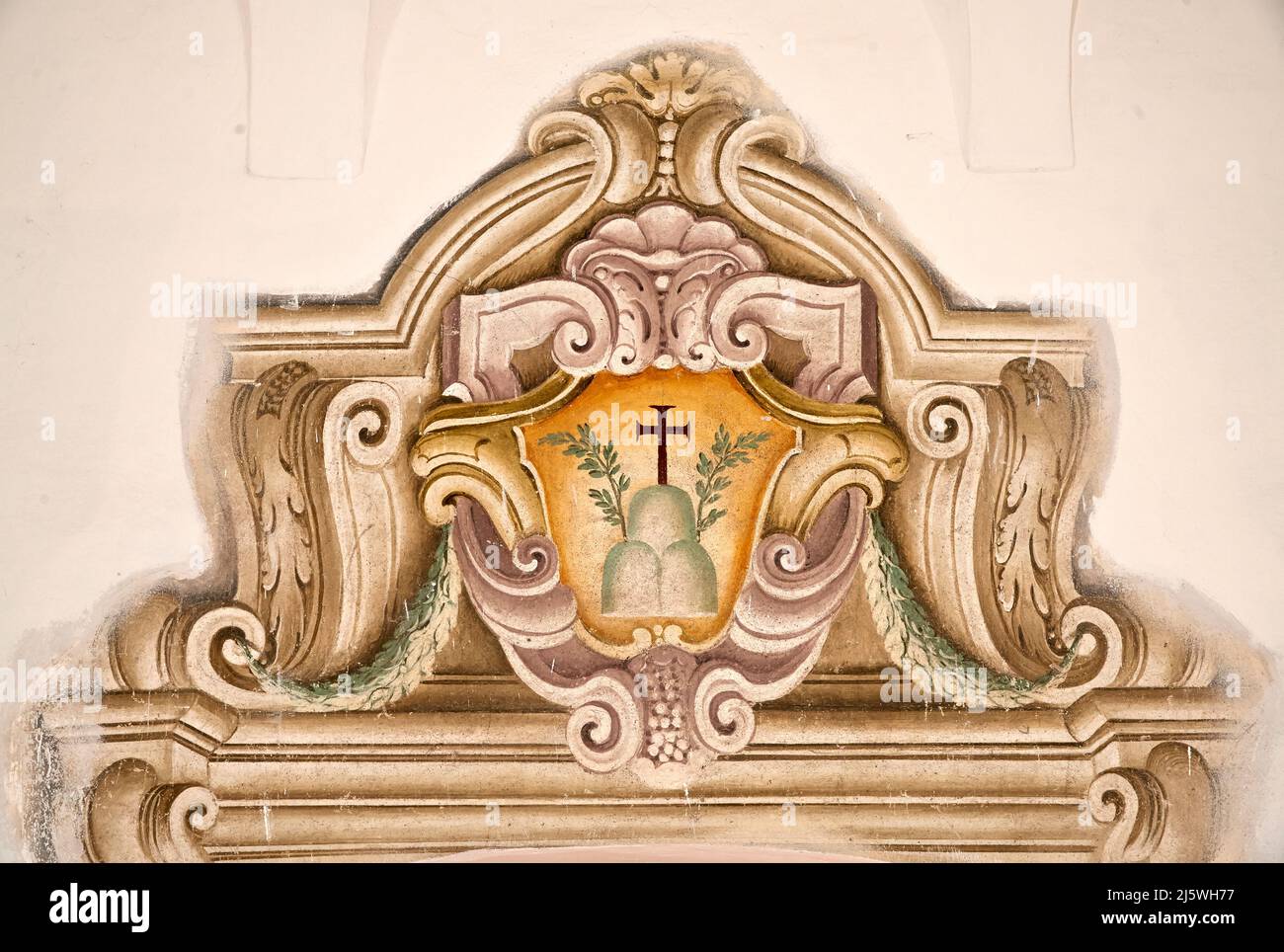 Il simbolo dell’Ordine degli Olivetani - decorazione ad affresco di una porta del Convento  - XVII secolo - Rodengo (Bs), Italia,Abbazia Olivetana Stock Photo