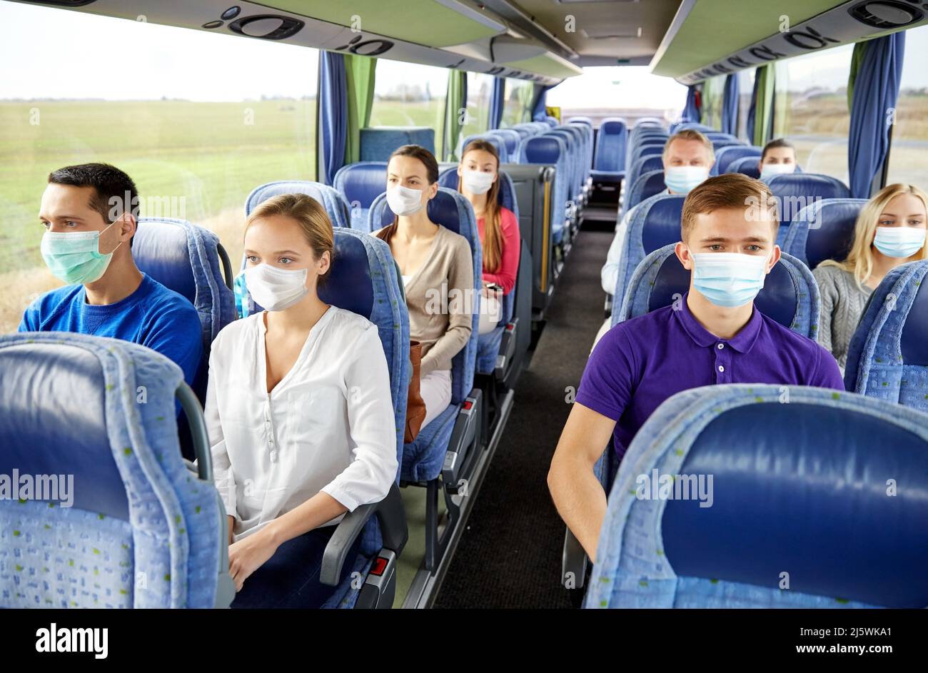 People wearing masks traveling hi-res stock photography and images - Alamy