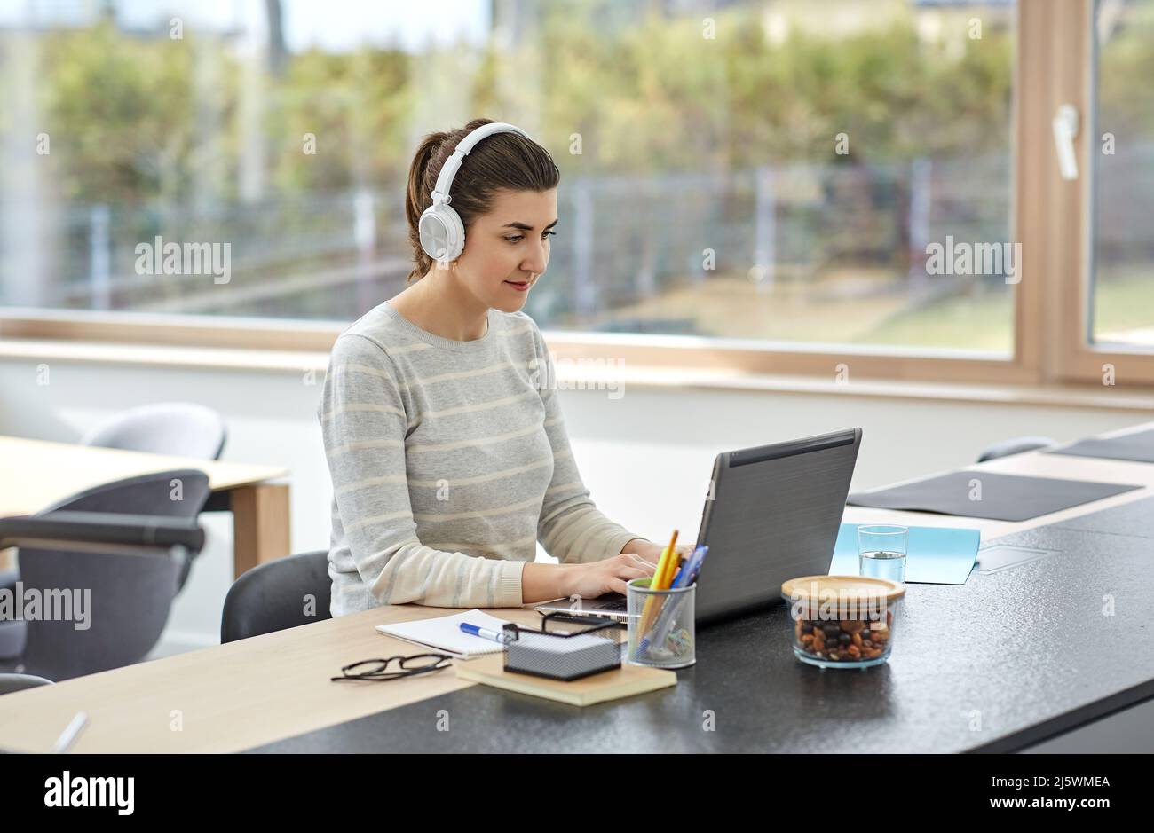 woman in headphones with laptop working at home Stock Photo - Alamy