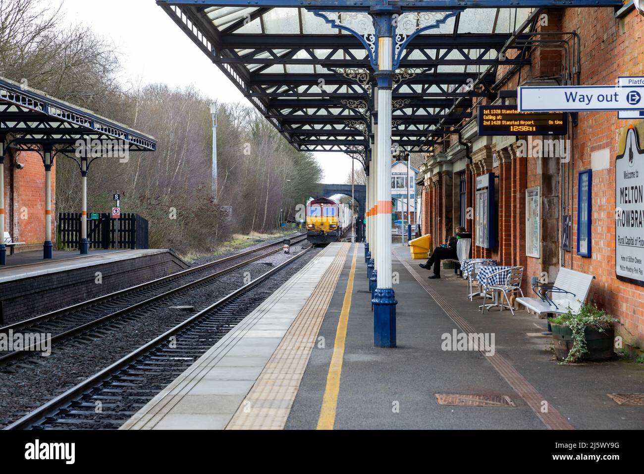 Containers pass through Melton Mowbray Railway Station Stock Photo Alamy