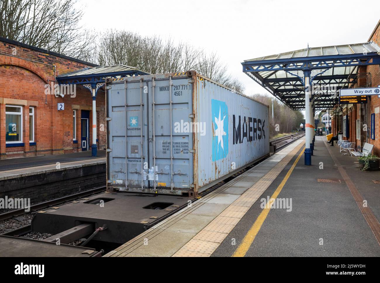 Containers pass through Melton Mowbray Railway Station Stock Photo Alamy