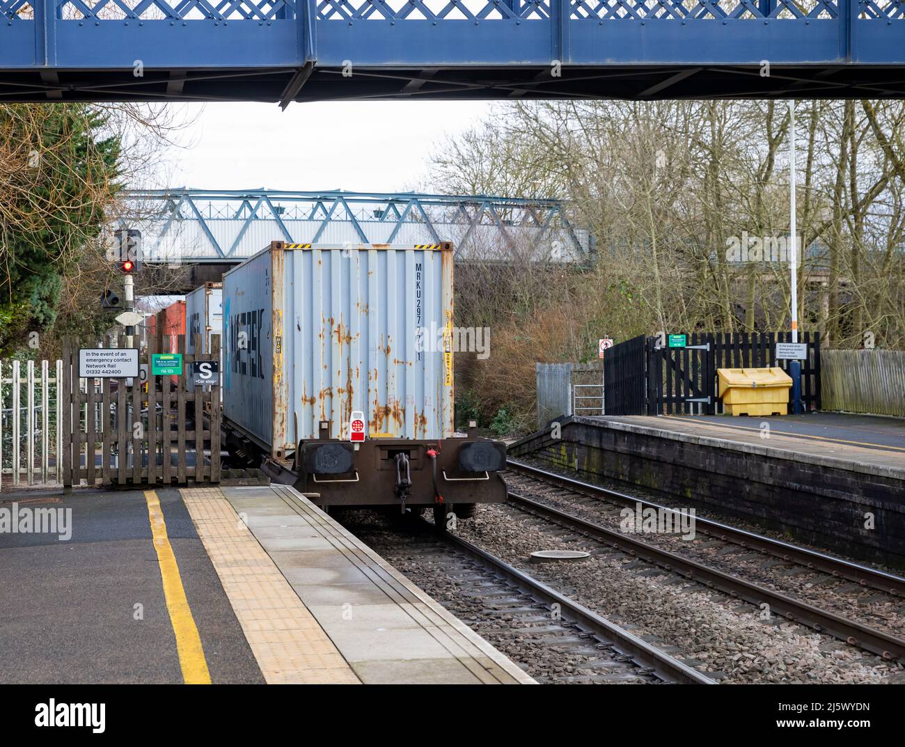 Containers pass through Melton Mowbray Railway Station Stock Photo Alamy
