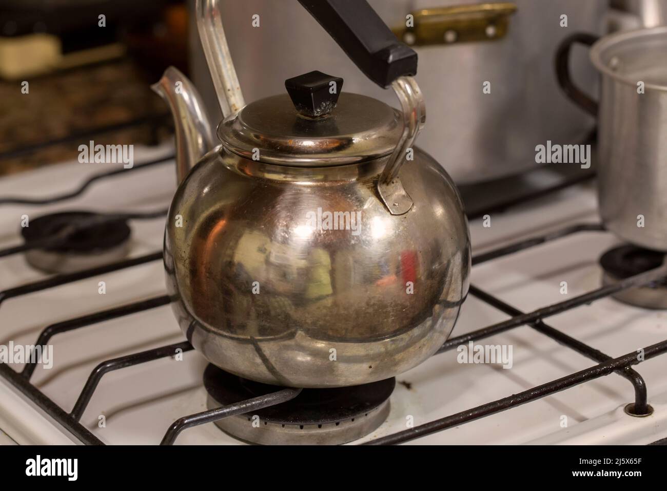 https://c8.alamy.com/comp/2J5X65F/photograph-of-old-metal-kettle-on-gas-stove-2J5X65F.jpg