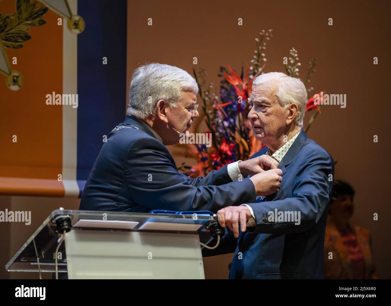 2022-04-26 12:25:50 THE HAGUE - Former journalist and theater producer Henk van der Meijden receives a royal award from mayor Jan van Zanen during the annual ribbon rain. Van der Meijden has been appointed Knight in the Order of Orange-Nassau. ANP BART SIZE netherlands out - belgium out Stock Photo