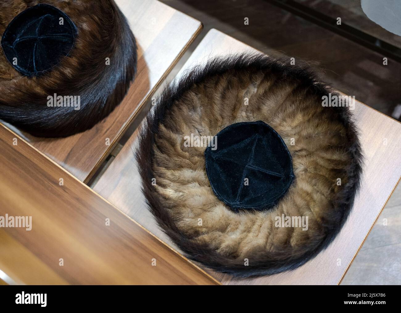 Jewish fur hat hi-res stock photography and images - Alamy