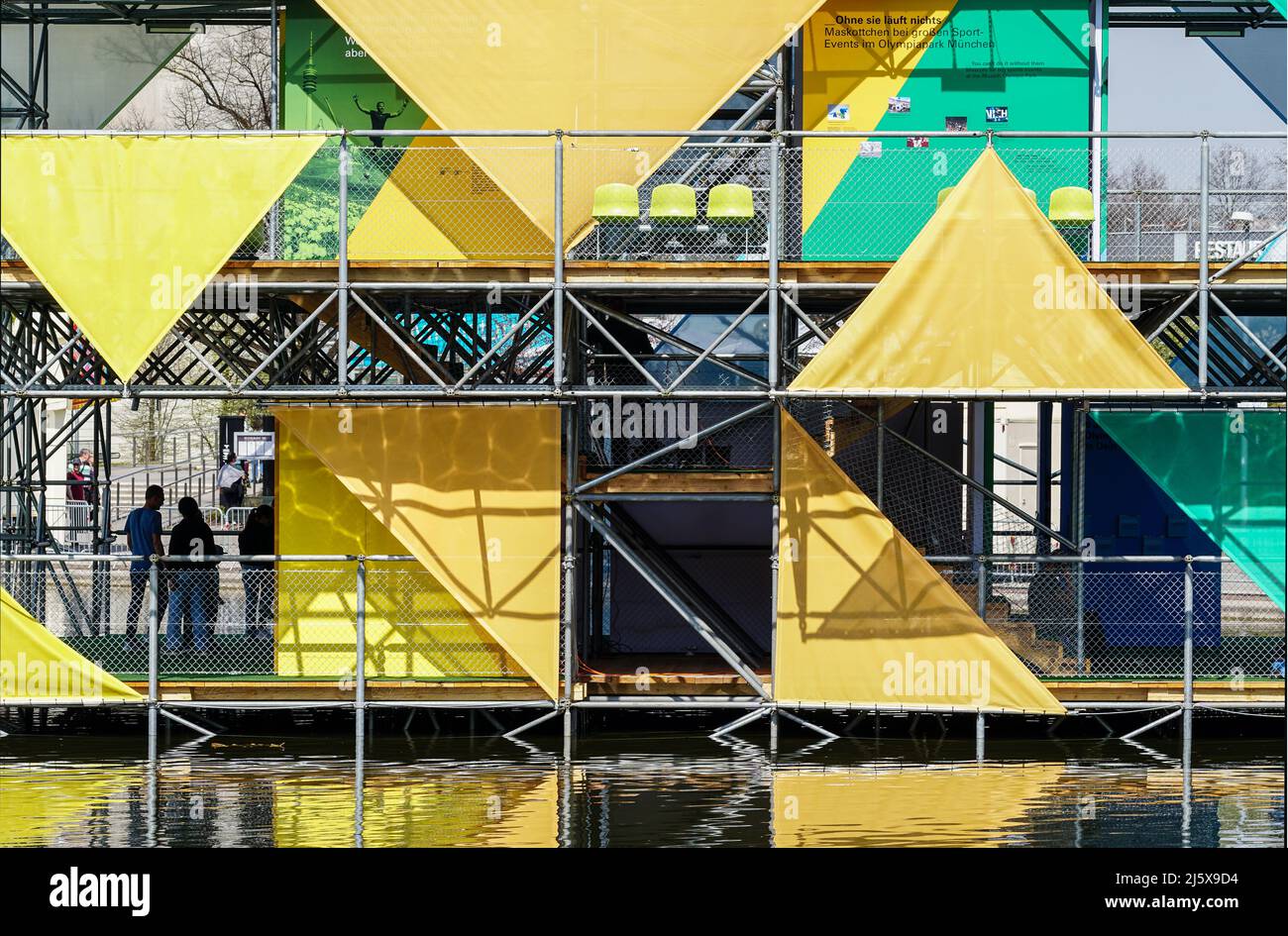 Temporärer Pavillon auf dem Olympiasee zum 50-jährigen Jubiläum Sport im Olympiapark München Stock Photo
