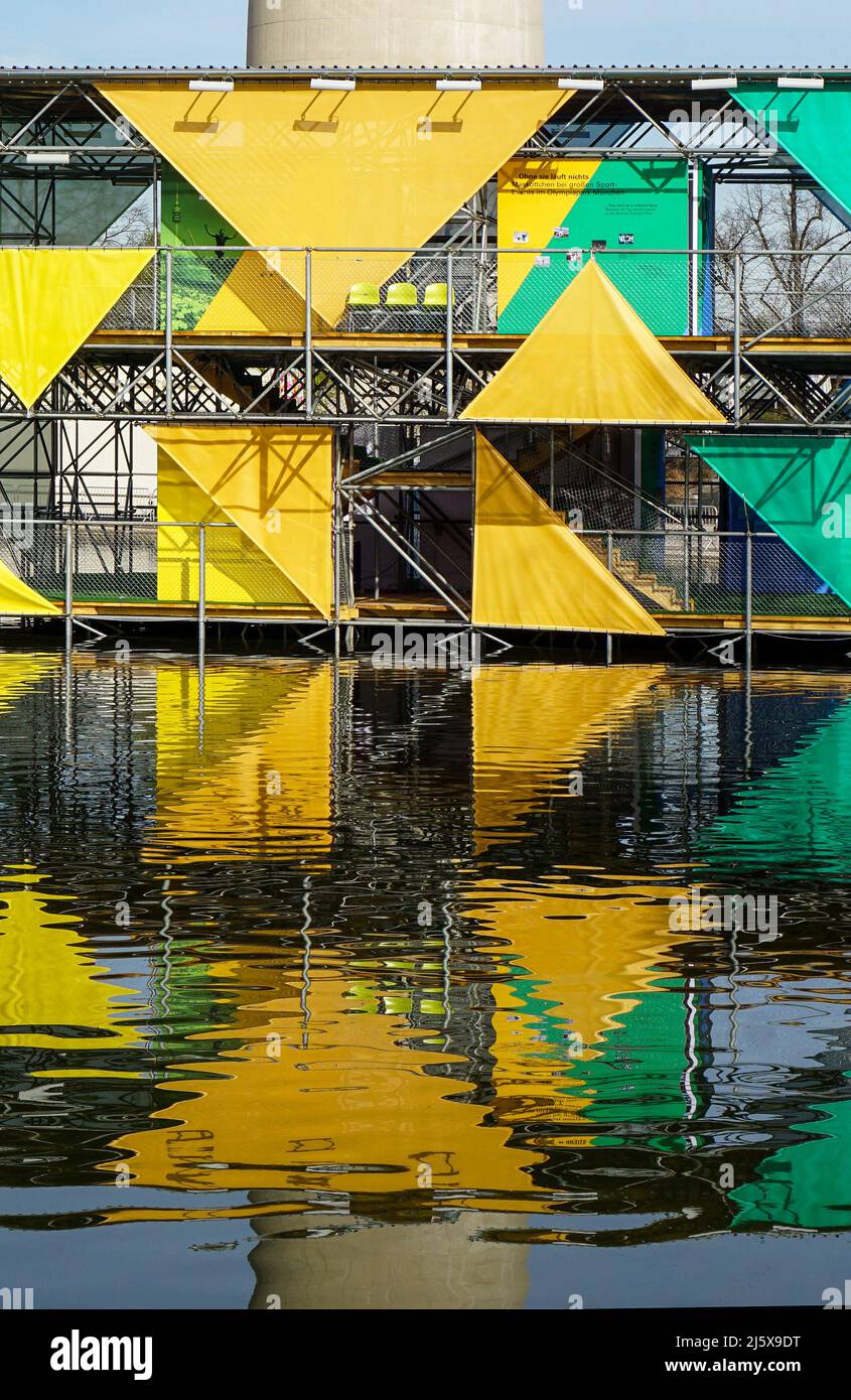 Temporärer Pavillon auf dem Olympiasee zum 50-jährigen Jubiläum Sport im Olympiapark München Stock Photo