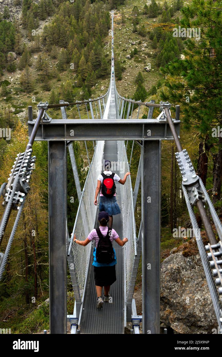 Hikers Crossing The Charles Kuonen Suspension Bridge On The Only 65  Centimeters Wide Step Grid, Randa, Valais, Switzerland Stock Photo - Alamy