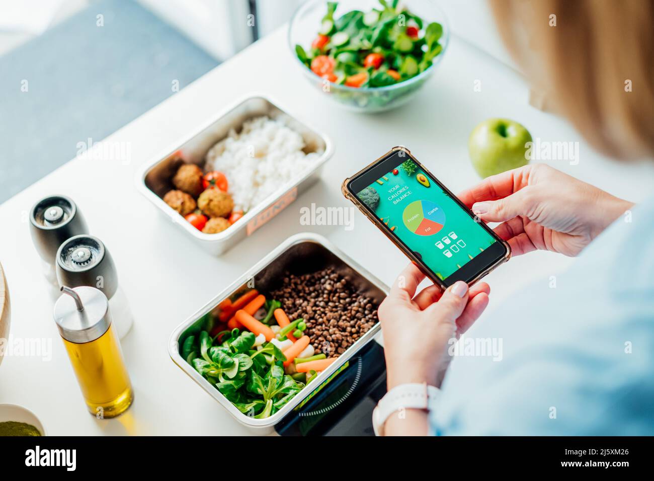 Healthy diet plan for weight loss, daily ready meal menu. Close up Woman  weighing lunch box cooked in advance,ready to eat on kitchen scale.  Balanced Stock Photo - Alamy