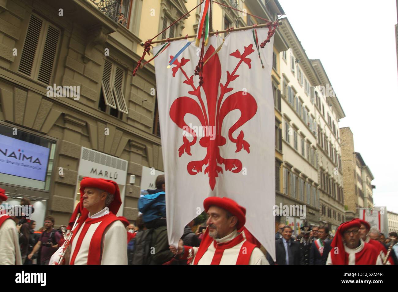 Firenze, Toscana/Firenze, April 25, 2022,  Italy:  Demonstration in Florence, to celebrate the end of the occupation and the liberation from Nazi-fascism on April 25, 1945.In picture a GV of demonstration (Credit Image: © Salvatore Esposito/Pacific Press via ZUMA Press Wire) Stock Photo