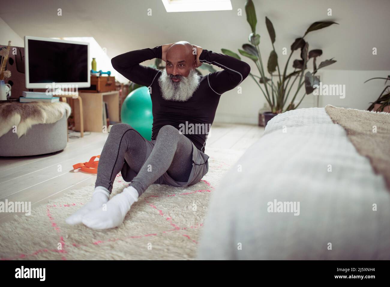 Man doing sit ups hi res stock photography and images Page 3 Alamy