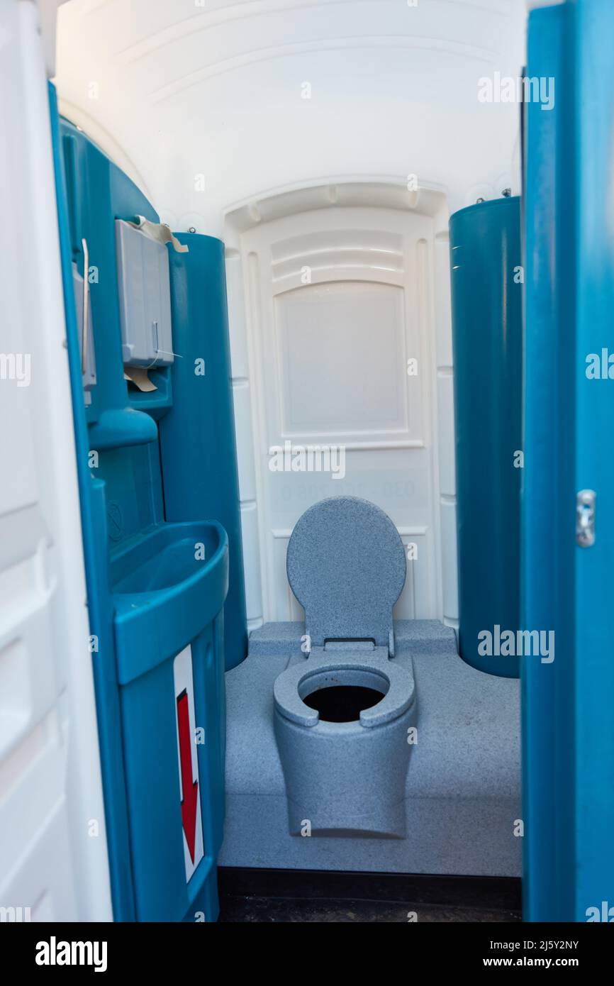 Mobile toilet cabin hi-res stock photography and images - Alamy