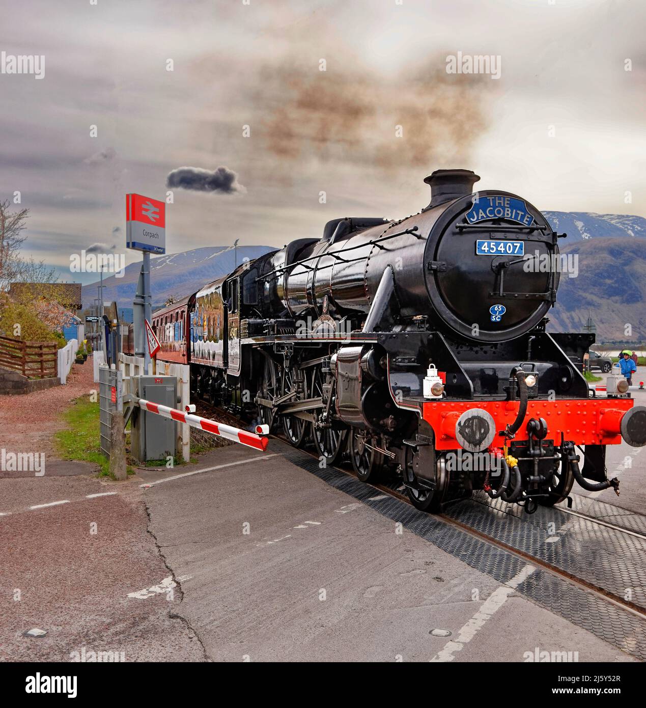 FORT WILLIAM SCOTLAND THE JACOBITE STEAM TRAIN LEAVING CORPACH STATION EN ROUTE TO MALLAIG Stock Photo