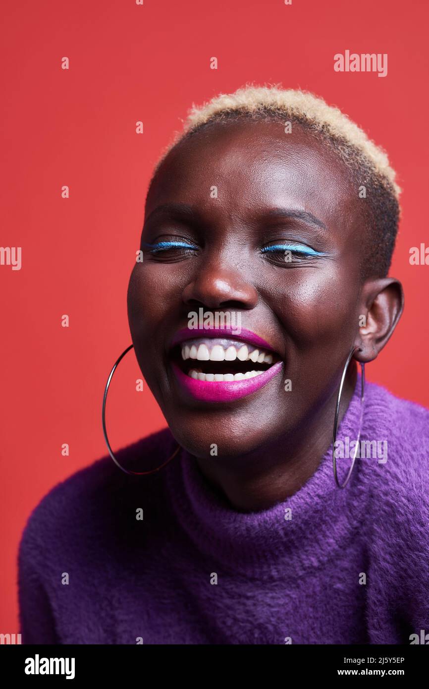 Short hair young woman smiling hi-res stock photography and images - Alamy