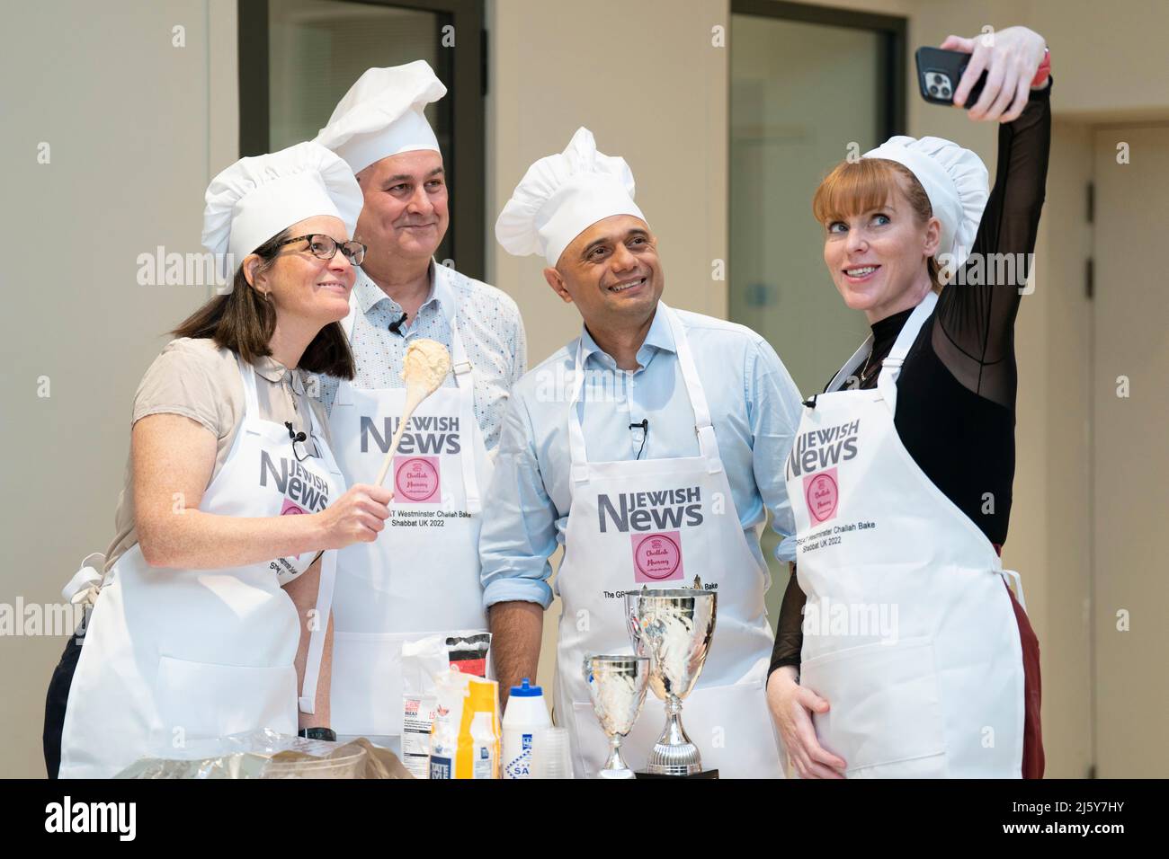 (left to right) Journalists Pippa Crerar and Ian Dale with Health Secretary Sajid Javid and Deputy Labour Leader Angela Rayner taking part in a Challah bake-off hosted by Chief Rabbi Ephraim Mirvis as part of his Shabbat UK project, at the Central United Synagogue in London. Picture date: Tuesday April 26, 2022. Stock Photo