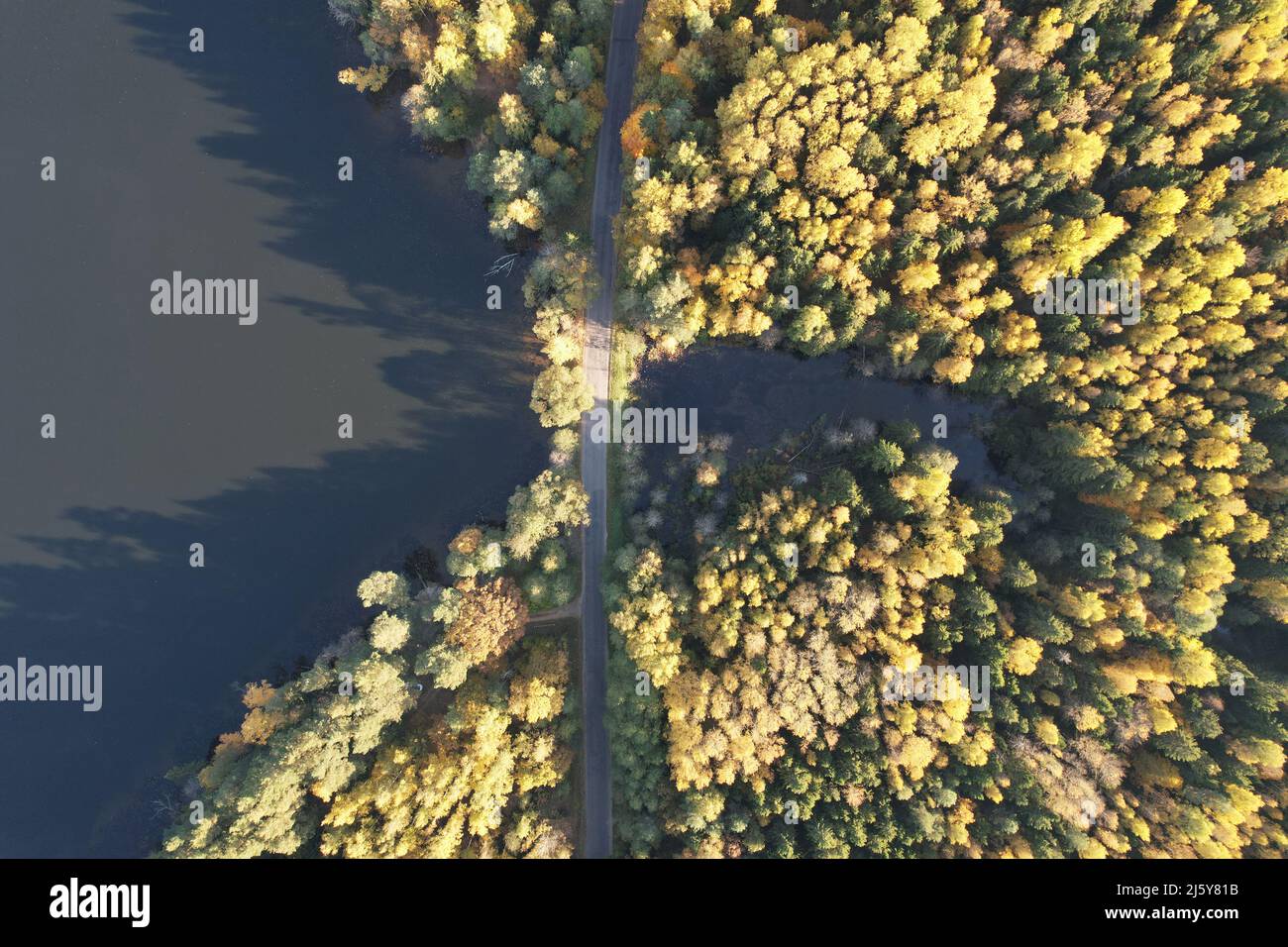 Empty road background hi-res stock photography and images - Alamy