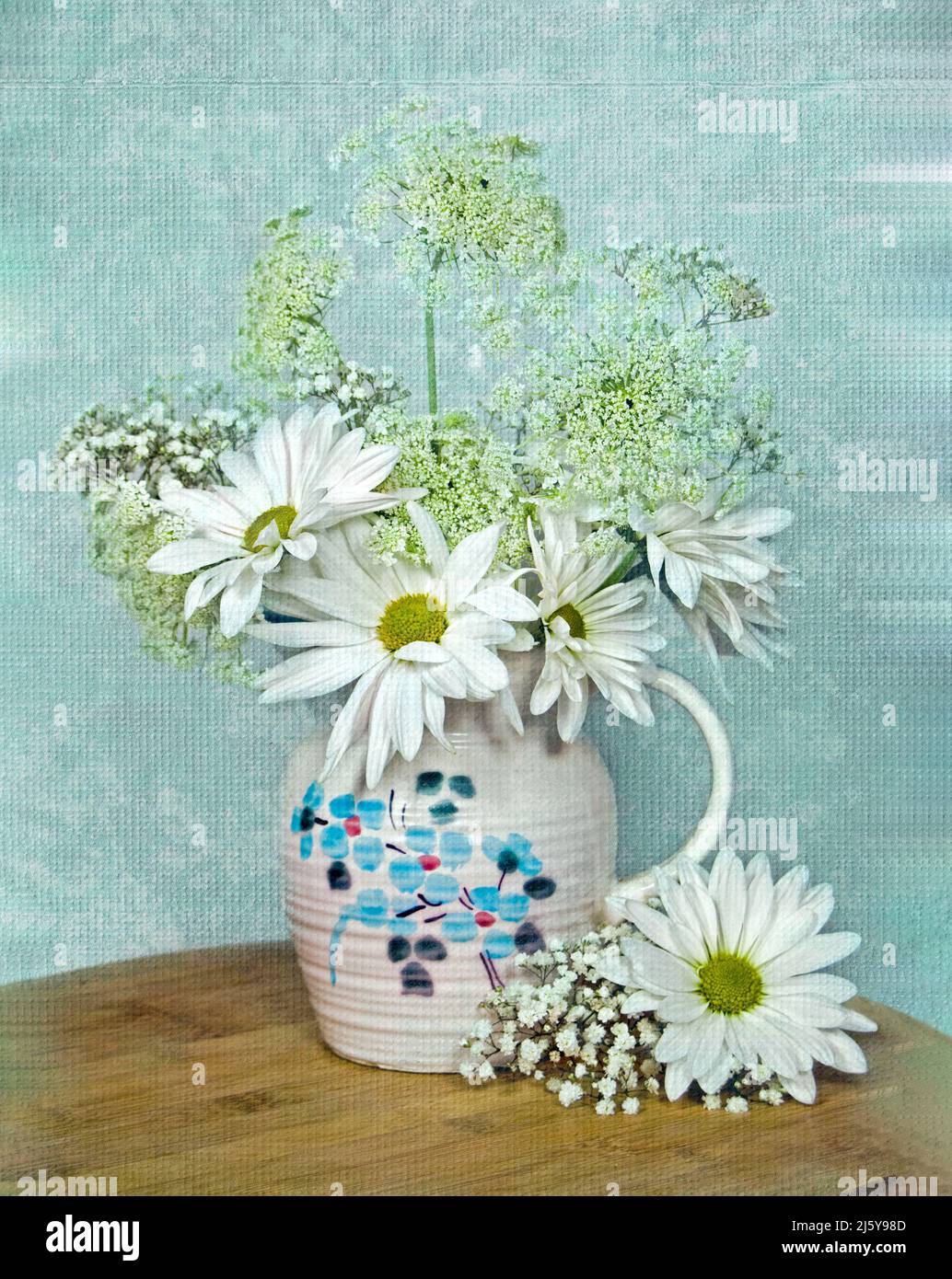 Queen Anne Lace and daisy floral arrangement in a vintage water pitcher Stock Photo