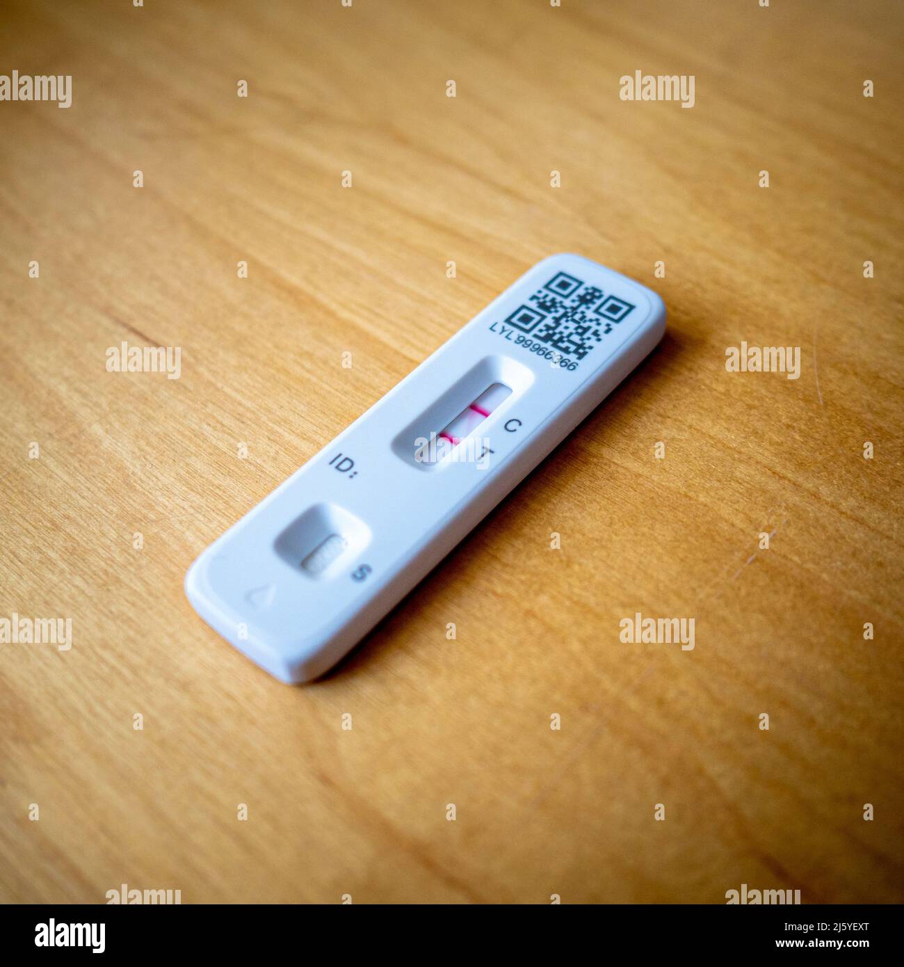 Covid 19 positive lateral flow test hires stock photography and images