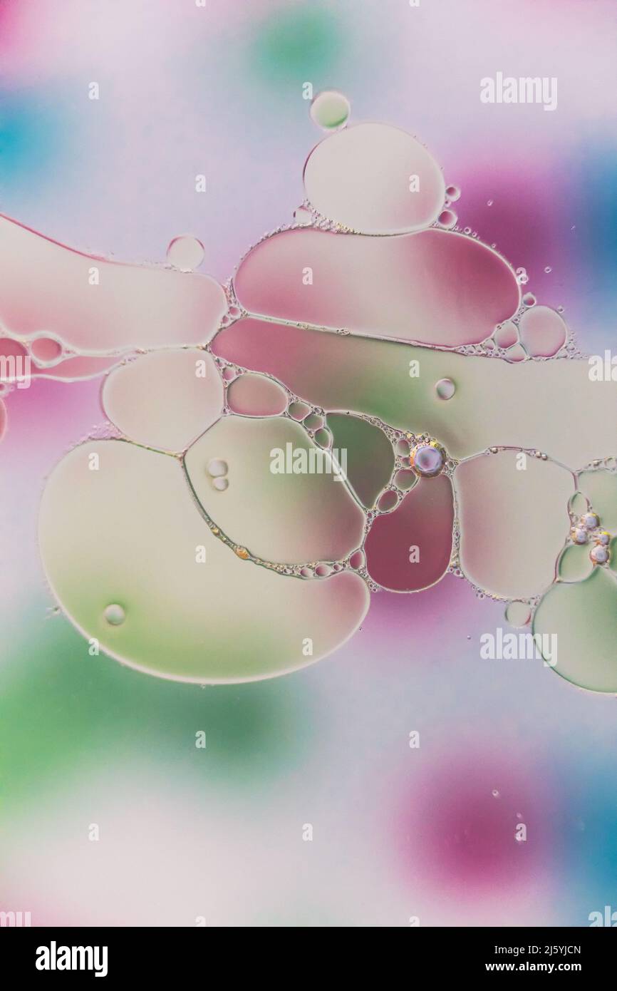 Colourful bubbles oil on water hi-res stock photography and images - Alamy