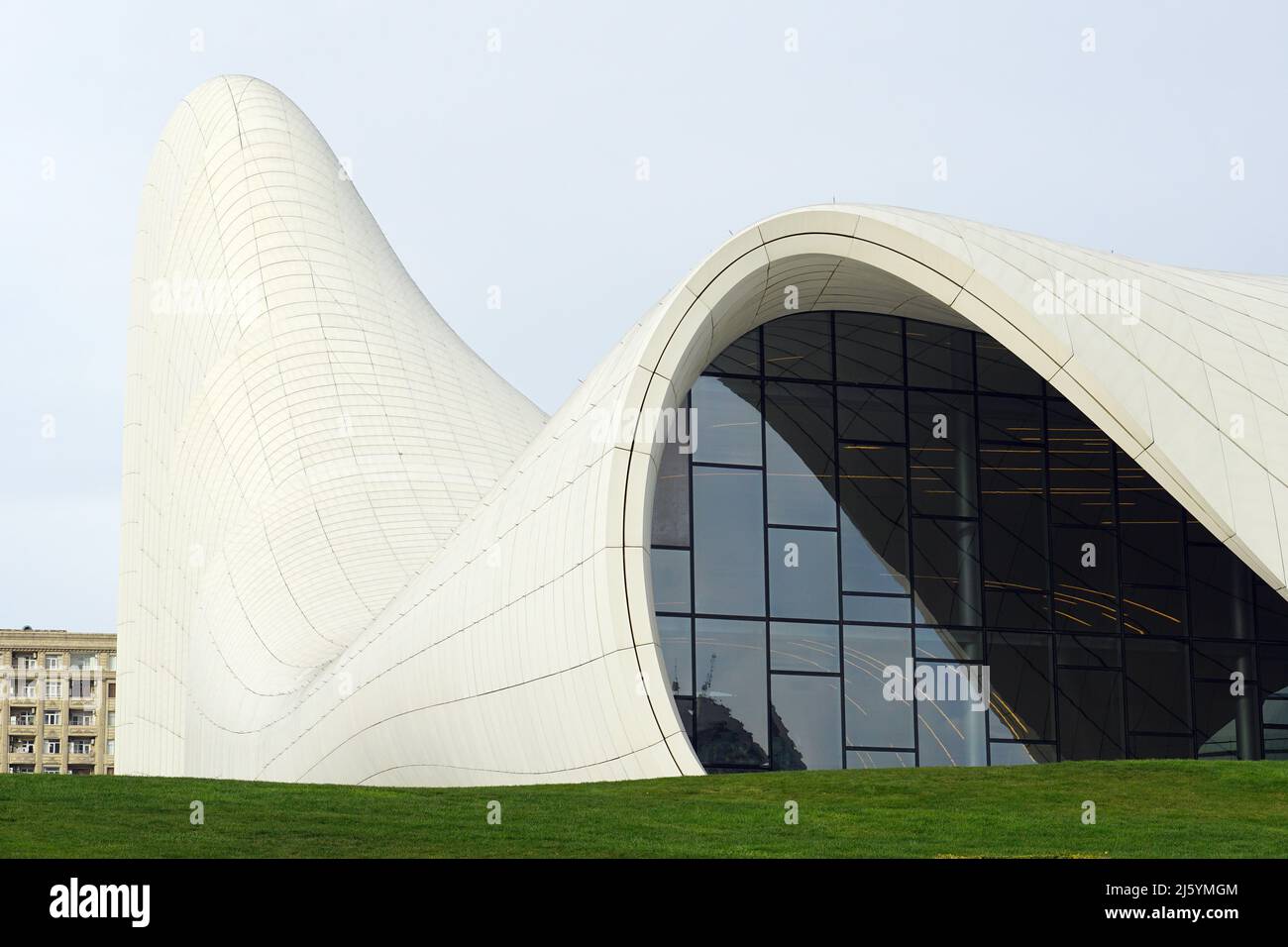 Heydar Aliyev Center, (designed by Iraqi-British architect Zaha Hadid), Heydər Əliyev Mərkəzi, Baku, Bakı, Absheron Peninsula, Azerbaijan, Azərbaycan Stock Photo