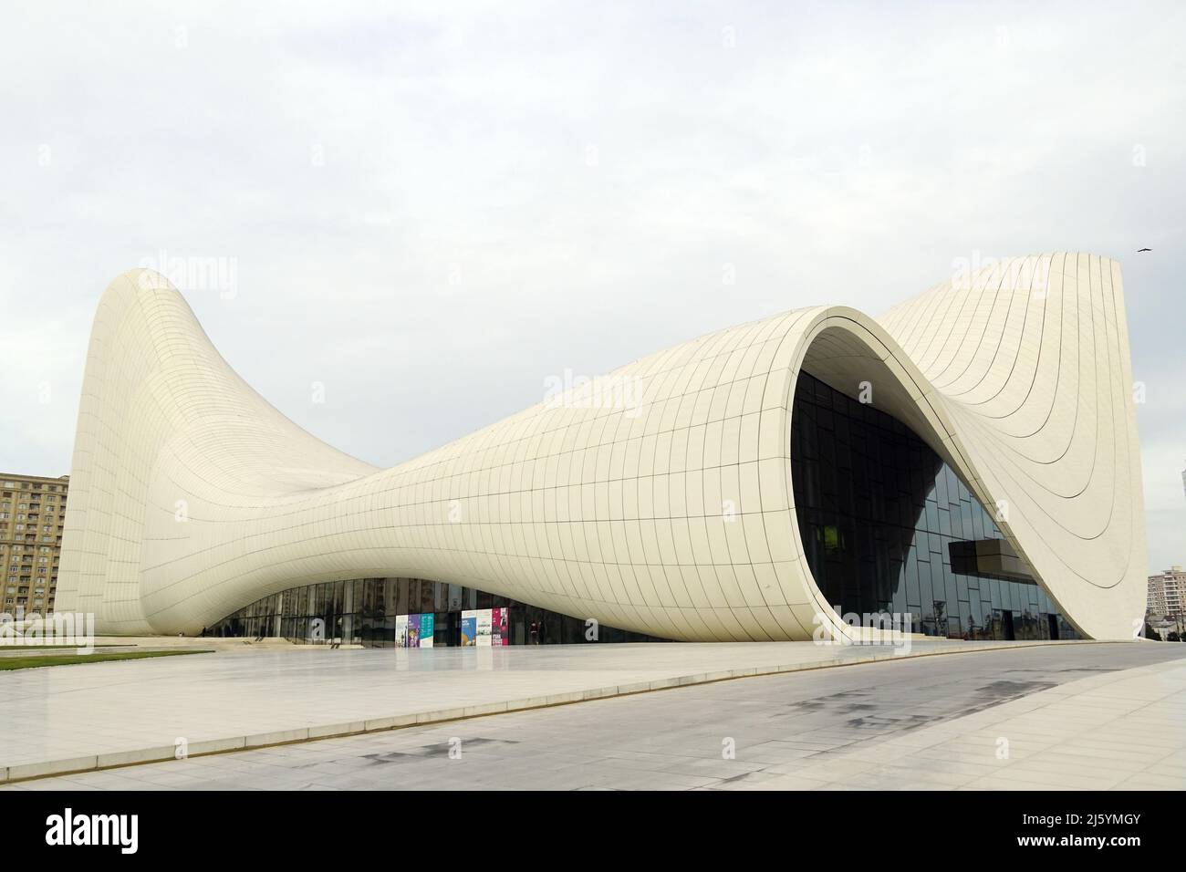 Heydar Aliyev Center, (designed by Iraqi-British architect Zaha Hadid), Heydər Əliyev Mərkəzi, Baku, Bakı, Absheron Peninsula, Azerbaijan, Azərbaycan Stock Photo