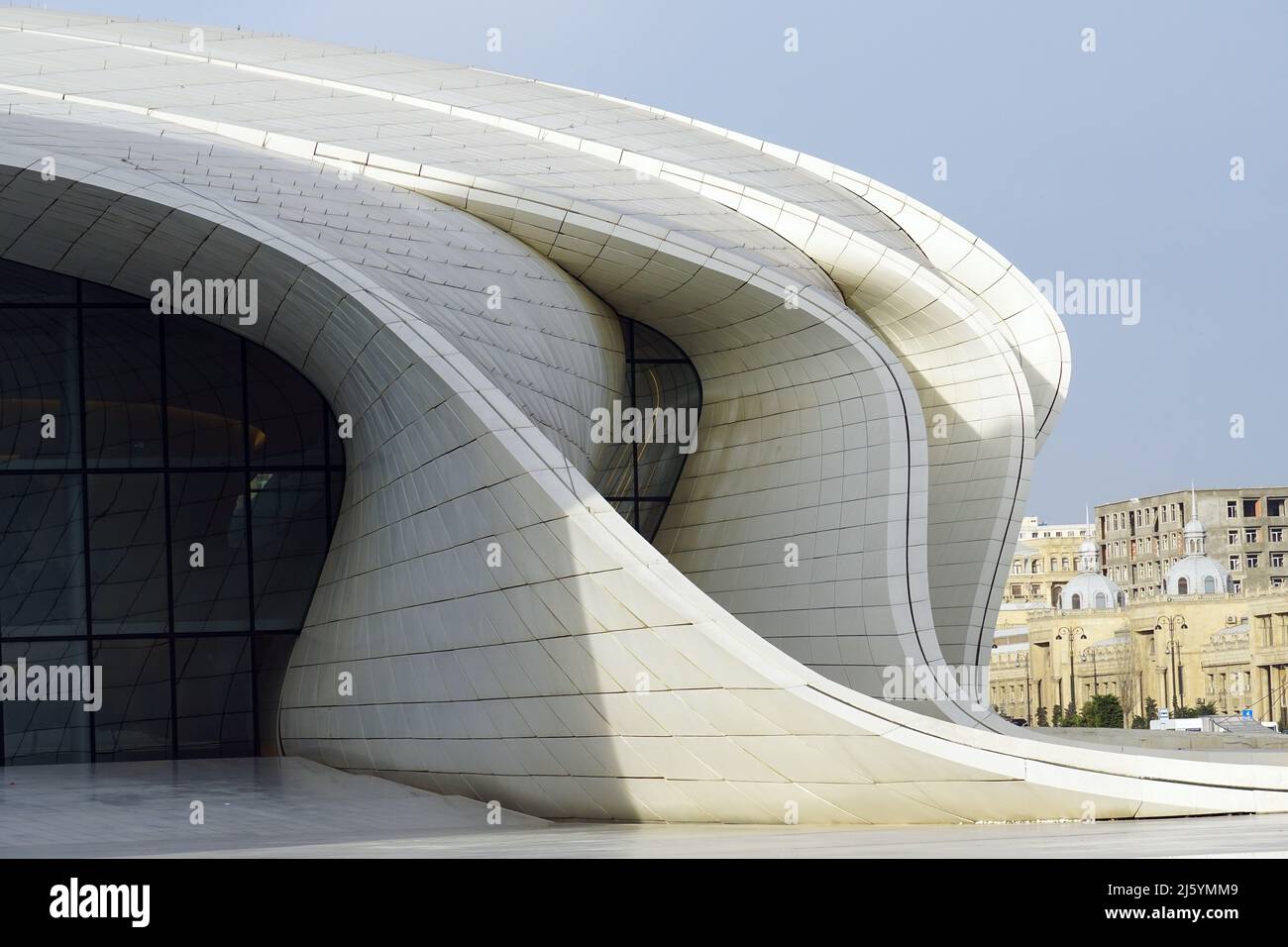 Heydar Aliyev Center, (designed by Iraqi-British architect Zaha Hadid), Heydər Əliyev Mərkəzi, Baku, Bakı, Absheron Peninsula, Azerbaijan, Azərbaycan Stock Photo