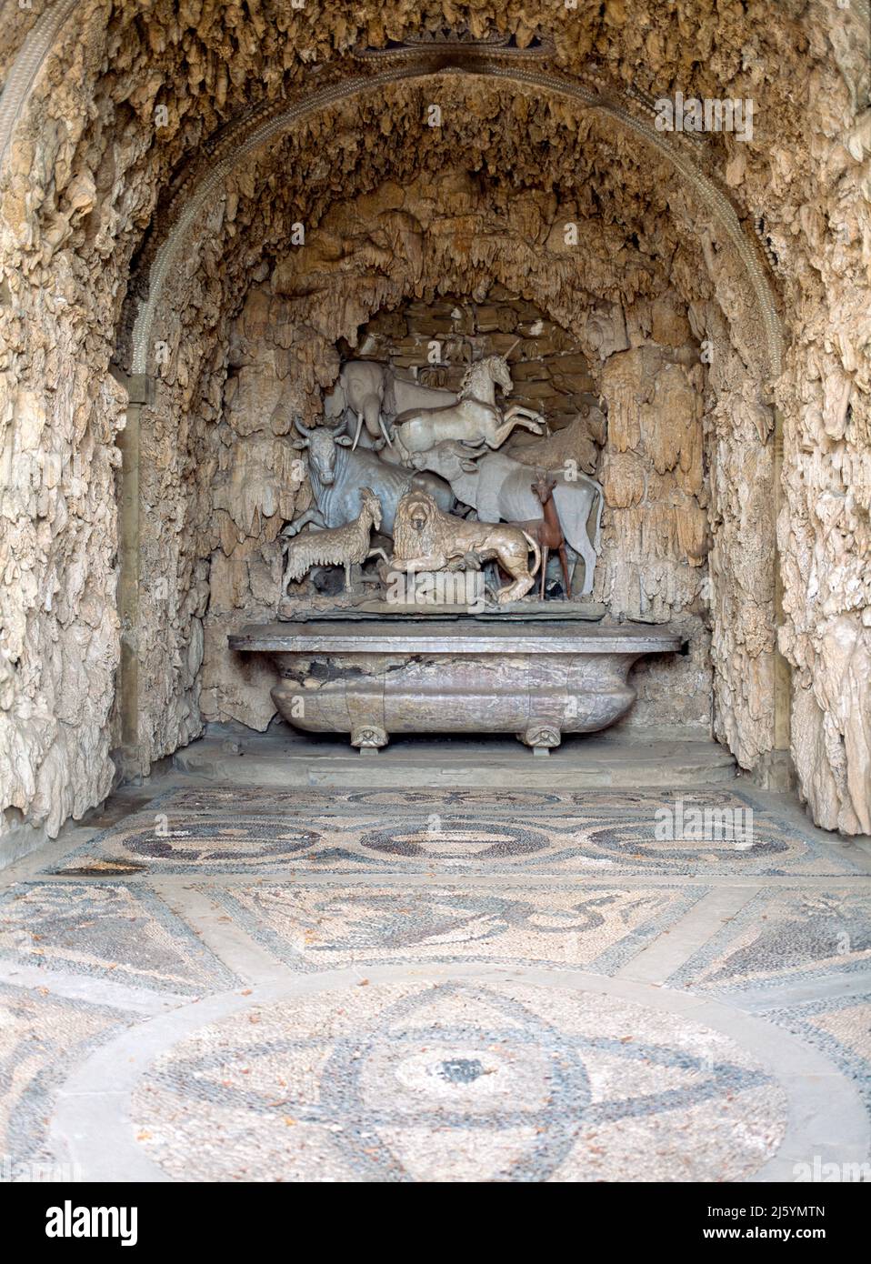 Castello bei Florenz, Villa Medici, Grotte, manieristische Tiergruppe Stock Photo