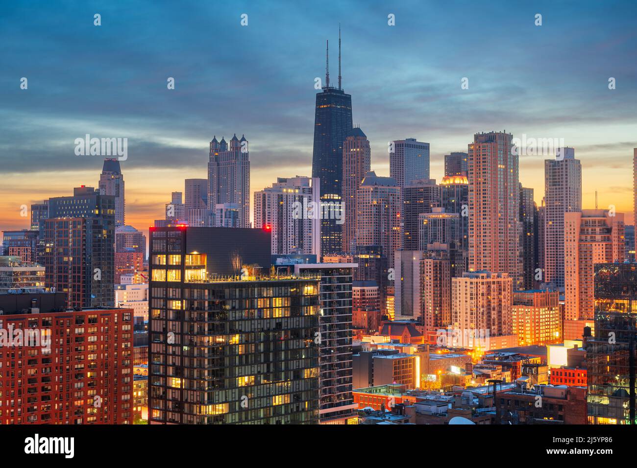 Chicago, Illinois, USA downtown rooftop skyline at dawn Stock Photo Alamy