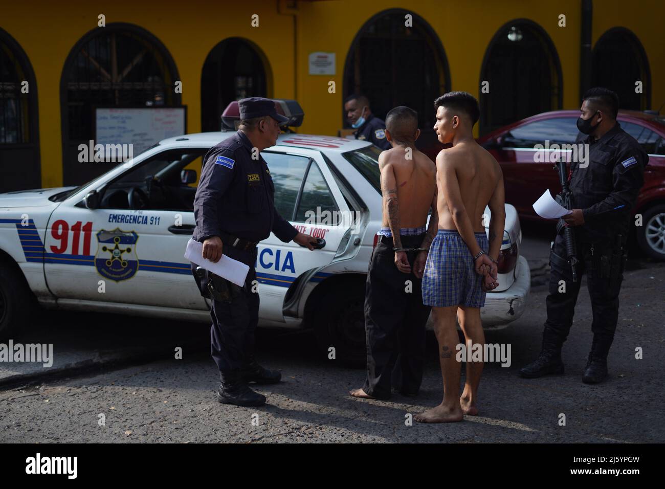 El salvador gang arrests hi-res stock photography and images - Alamy