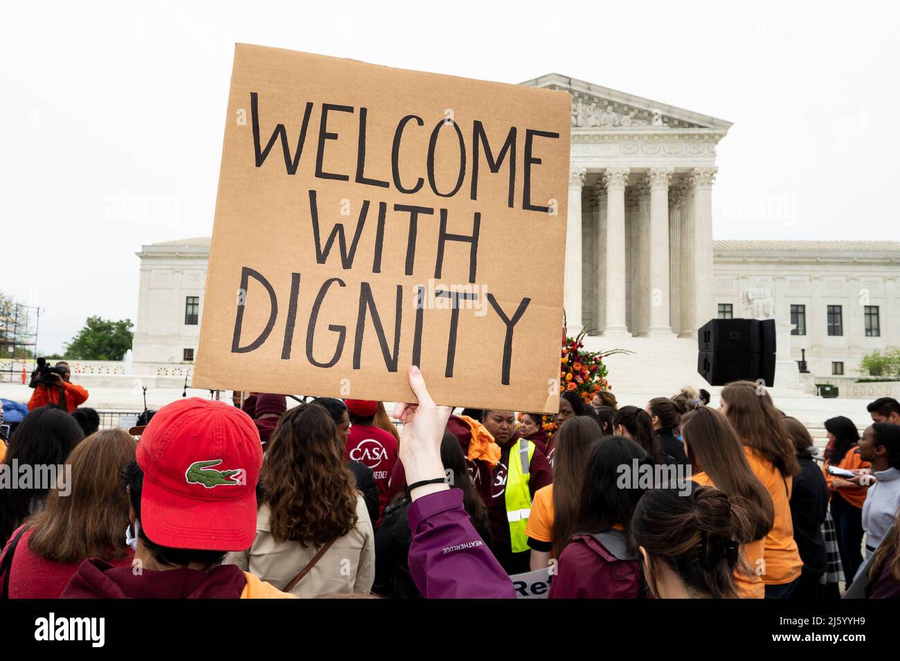 April 26, 2022, Washington, District of Columbia, United States: Woman with a sign saying ''Welcome with dignity'' at a protest against the ''Remain in Mexico'' policy in front of the Supreme Court. (Credit Image: © Michael Brochstein/ZUMA Press Wire) Stock Photo