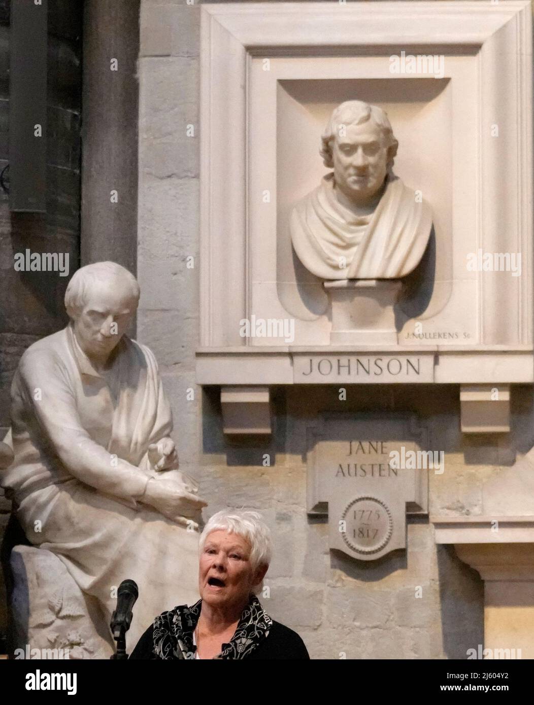 Dame Judi Dench speaks during a service to dedicate a memorial stone to actor Sir John Gielgud in Poets' Corner at Westminster Abbey in London. Picture date: Tuesday April 26, 2022. Stock Photo