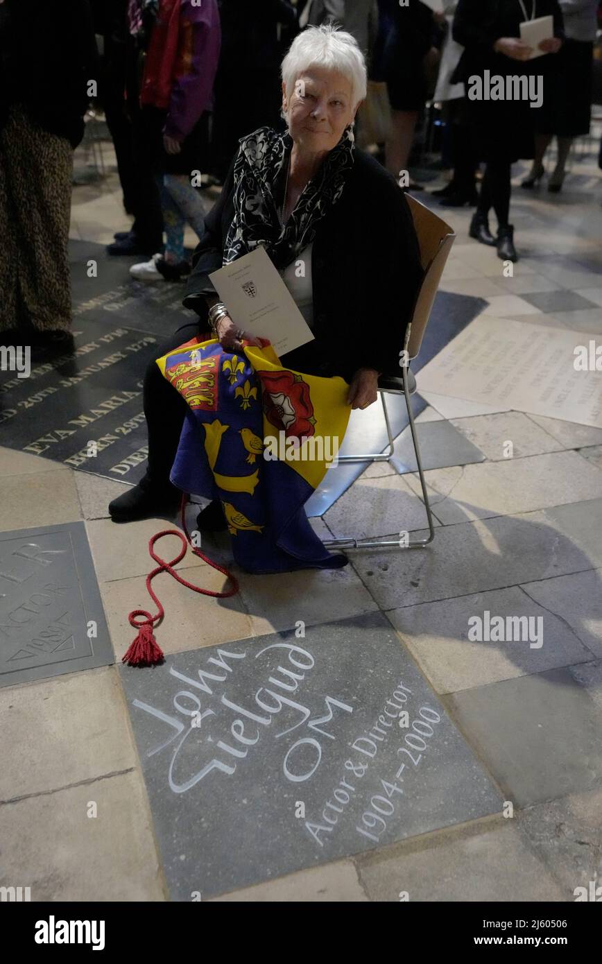 Dame Judi Dench unveils a memorial stone to actor Sir John Gielgud during a service in Poets' Corner at Westminster Abbey in London. Picture date: Tuesday April 26, 2022. Stock Photo