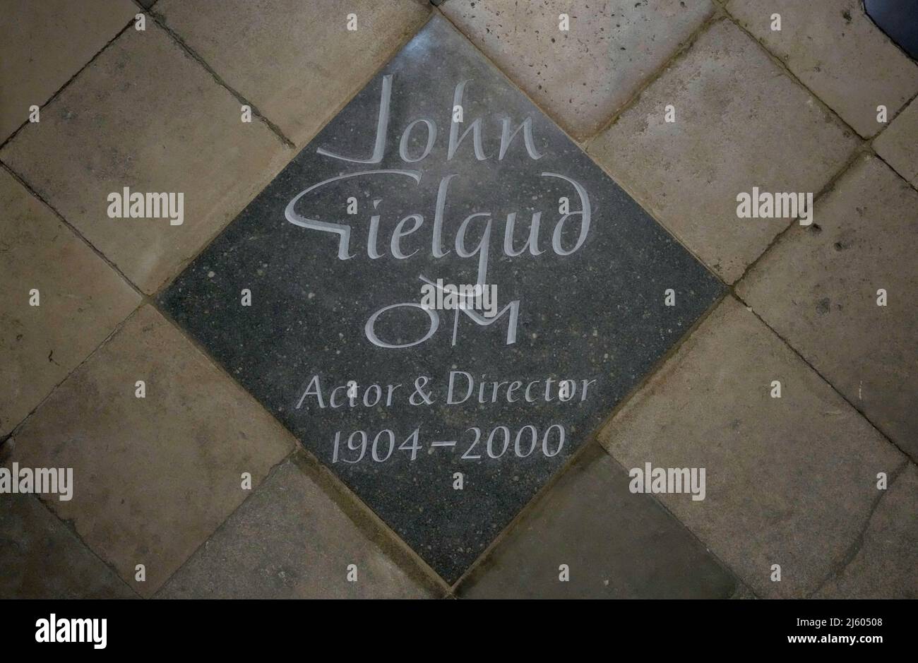 A memorial stone to actor Sir John Gielgud is unveiled in Poets' Corner at Westminster Abbey in London. Picture date: Tuesday April 26, 2022. Stock Photo