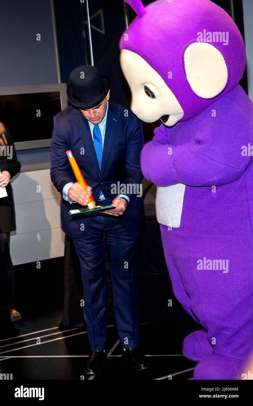 New York, NY, USA. 26th Apr, 2022. Bo Govea, with Lloyds of London, Tinky Winky at the Teletubbies ceremonial lighting of the Empire State Building in their iconic colors of purple, green, yellow and red in celebration of their 25th Anniversary year at The Empire State Building. Credit: Steve Mack/Alamy Live News Stock Photo