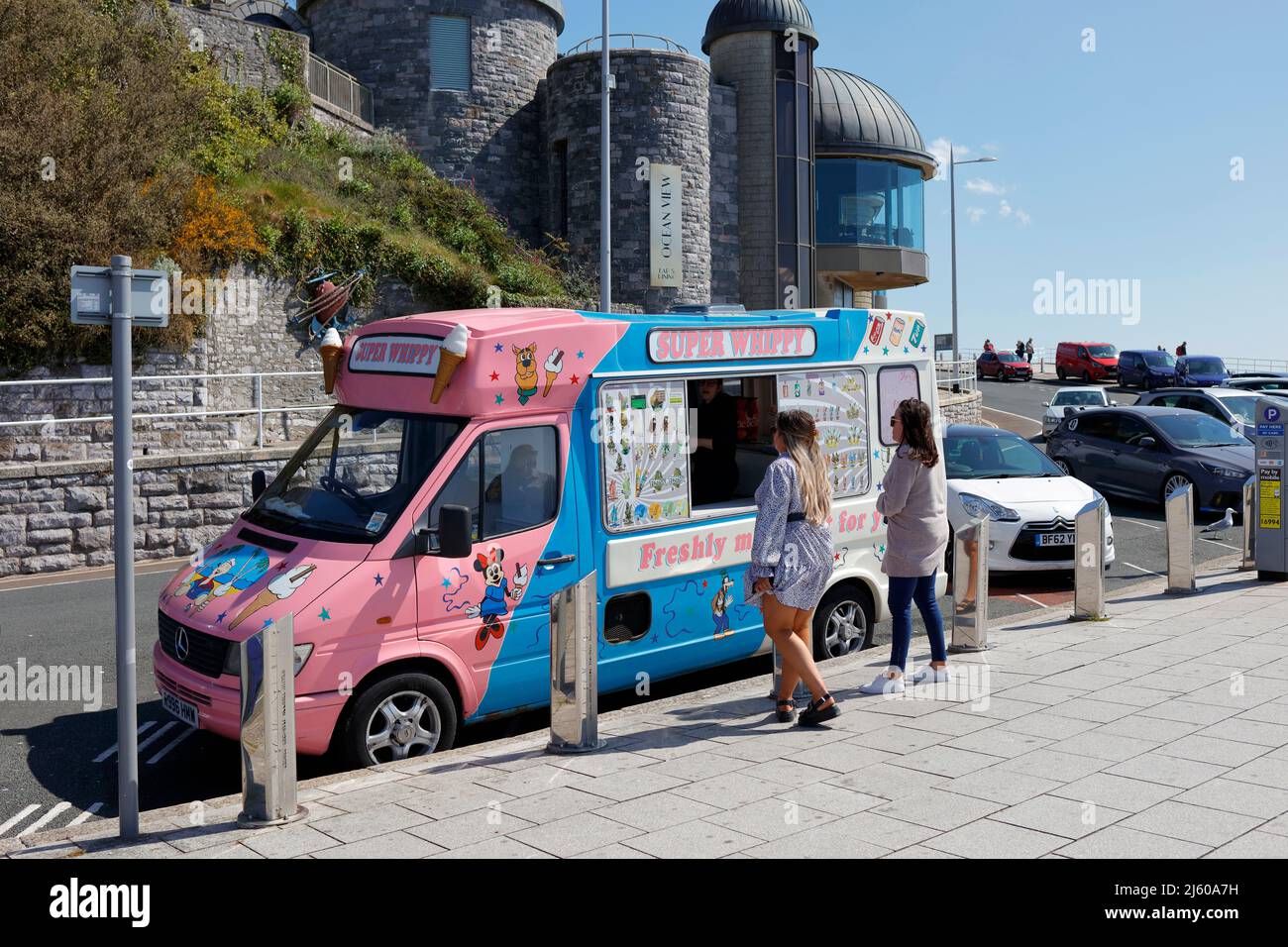 Plymouth, Devon, UK. 26th April, 2022. A sunny early spring day at The