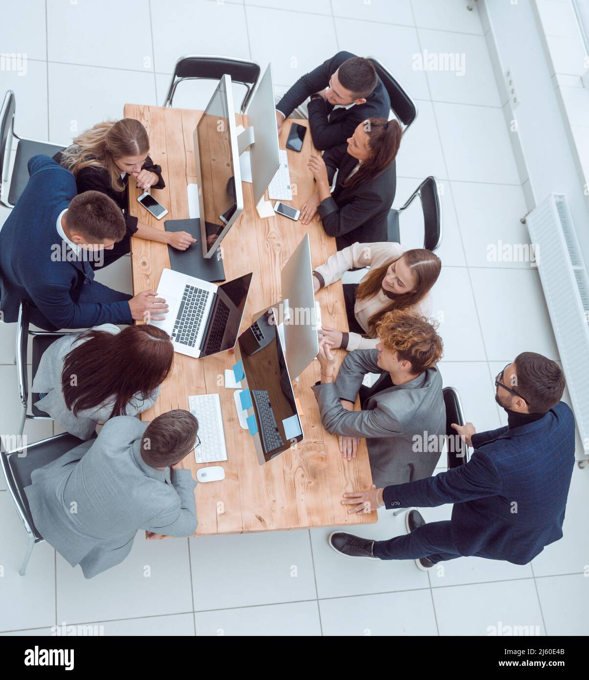 Huddle Top View top view. business team discussing at a working meeting Stock Photo - Alamy