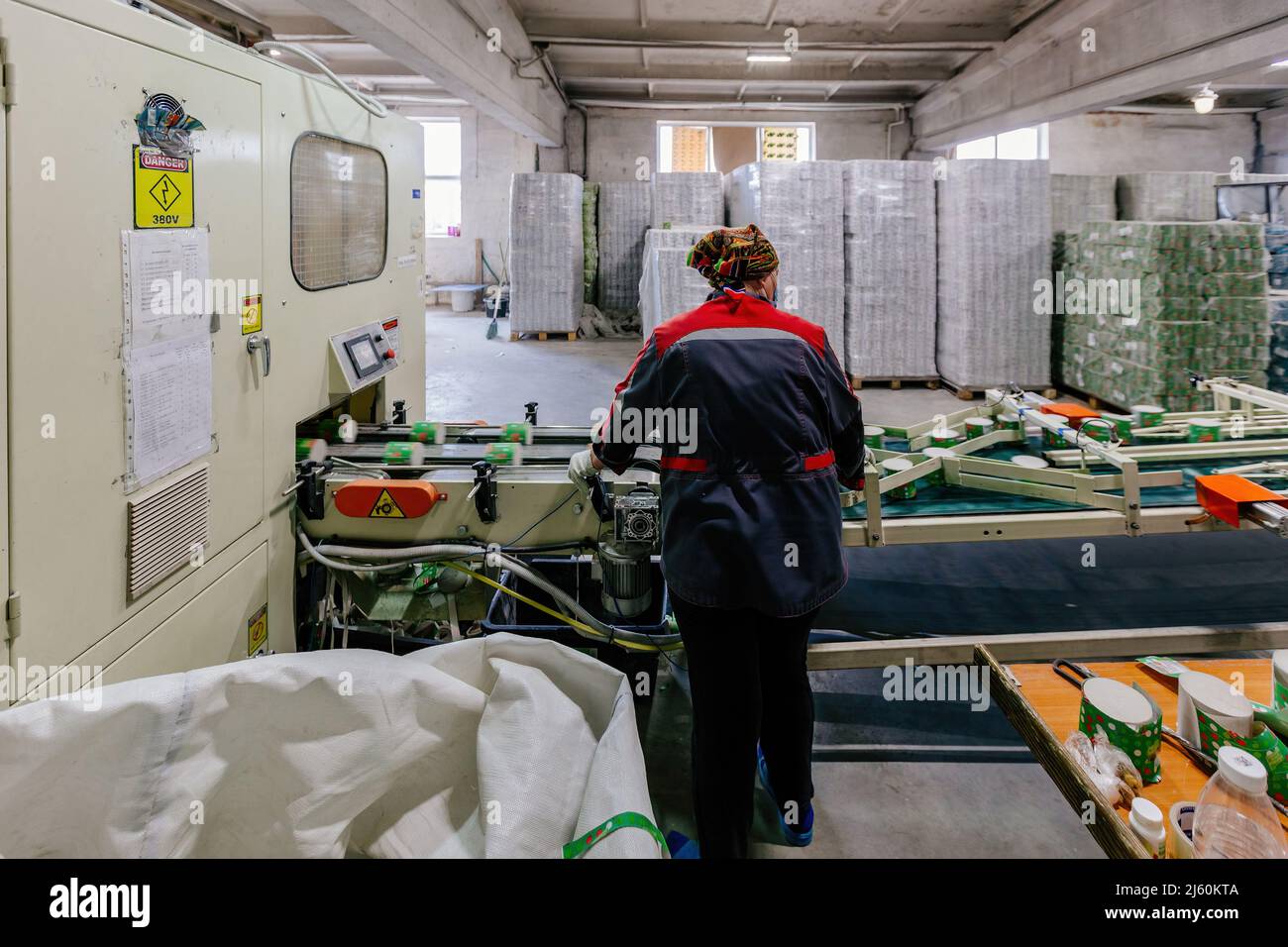 Toilet paper production line. Worker with conveyor Stock Photo Alamy