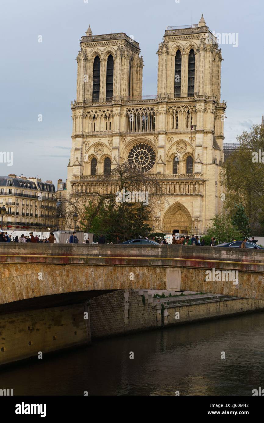 A view of Notre Dame cathedral, three years after the fire which destroyed the cathedral's roof and toppled its spire, in Paris. April 15th, 2022, marks the third anniversary of the Notre Dame fire. The blaze, which broke out in the early evening of April 15, 2019 destroyed the 800-year-old wooden roof of Notre Dame Cathedral, causing heavy damage to the inside of the landmark. The fire, melted hundreds of tonnes of lead within the cathedral's roof, causing its famous spire to collapse. (Photo by Atilano Garcia/SOPA Images/Sipa USA) Stock Photo