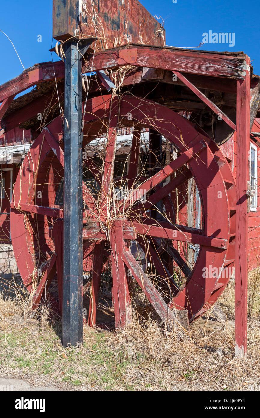 Chetopa, Kansas - The water wheel for the Alvie Henson grist mill near the Neosho River in southeast Kansas. Stock Photo