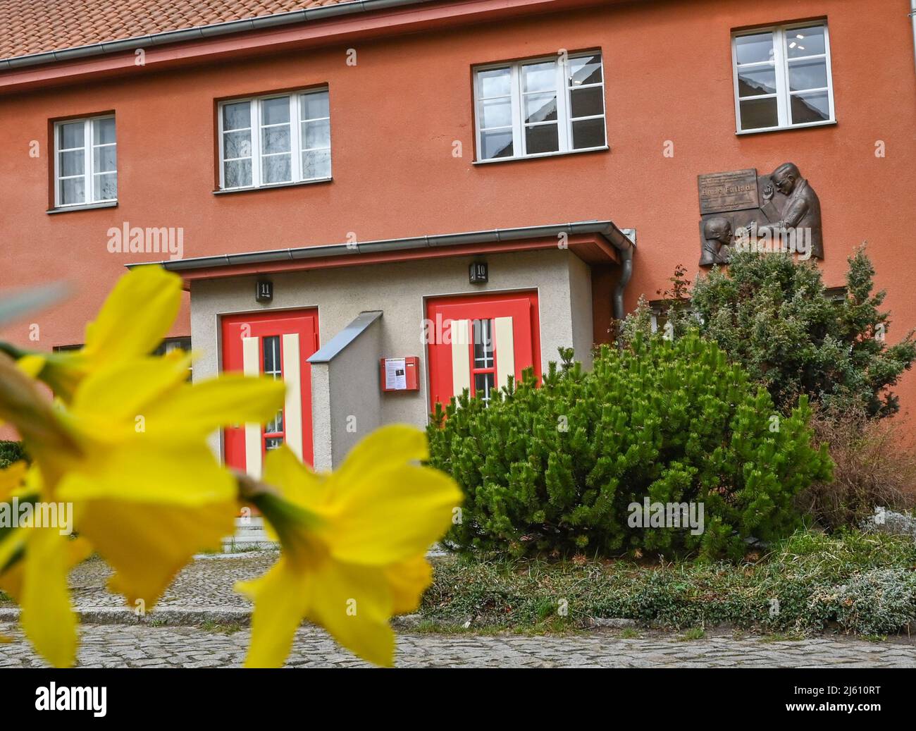 Neuenhagen Bei Berlin, Germany. 08th Apr, 2022. The former home of Hans Fallada (civil name: Rudolf Wilhelm Friedrich Ditzen), now houses a small museum about the writer. 2022 marks the 75th anniversary of the writer's death. (To dpa: ''Everything in my life ends in a book'') Credit: Patrick Pleul/dpa/Alamy Live News Stock Photo