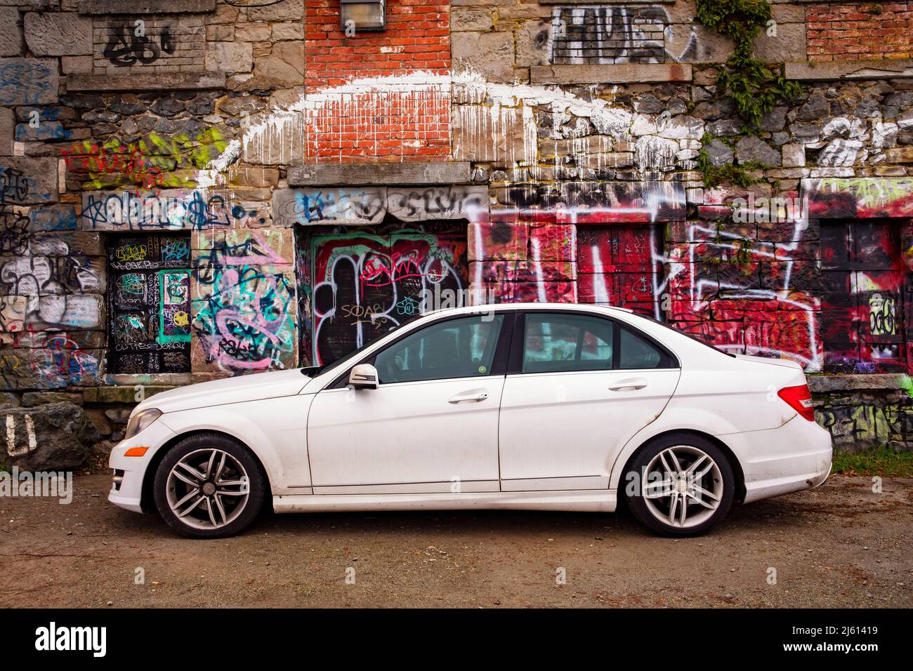 Mercedes white hi-res stock photography and images - Alamy