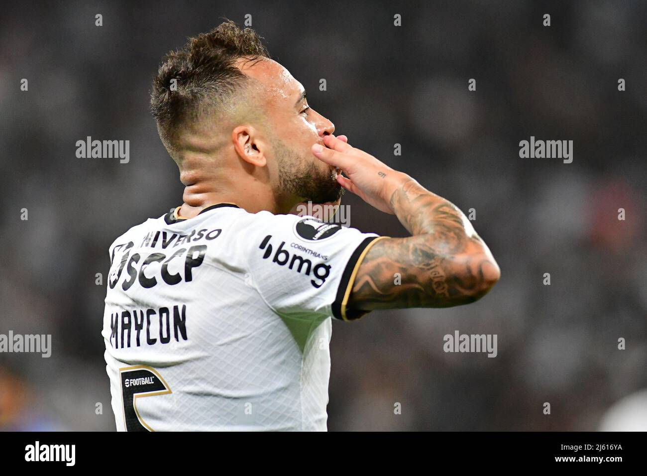 SÃO PAULO, BRASIL - APRIL 26: Maycon of S.C. Corinthians celebrates after scoring a goal  during Copa CONMEBOL Libertadores match between S.C. Corinthians and Boca Juniors at Arena Corinthians on April 26, 2022 in São Paulo, Brazil. (Photo by Leandro Bernardes/PxImages) Credit: Px Images/Alamy Live News Stock Photo