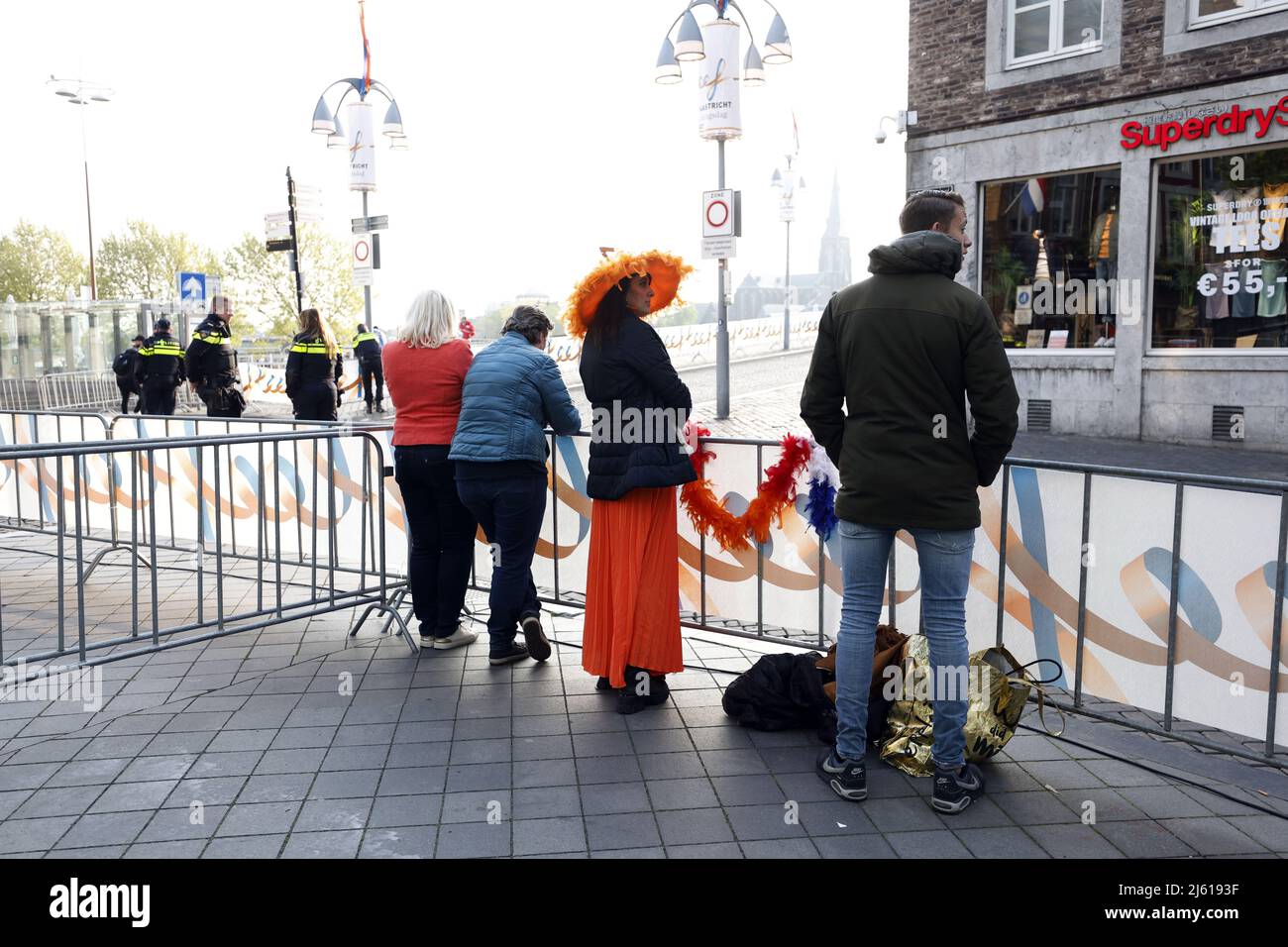 Dutch orange fans hi-res stock photography and images - Page 10 - Alamy