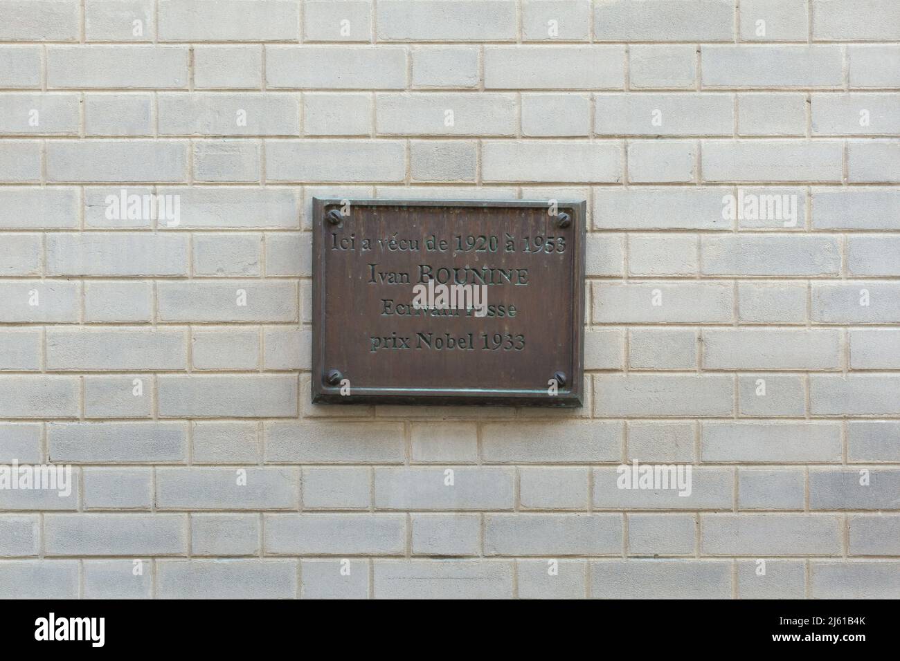 Commemorative plaque devoted to Russian novelist Ivan Bunin (1870-1953) at the house where he lived in exile from 1920 to 1953 in Rue Jacques Offenbach in Paris, France. Stock Photo