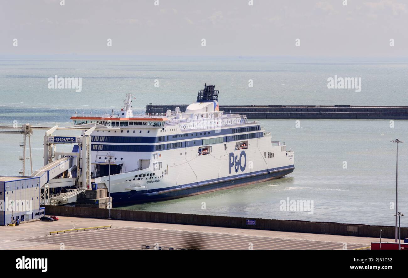 Dover, UK. 26th April, 2022. P&O ferry 'Spirit of Britain' begins loading for the first crossing from the port since the company sacked 800 workers without notice last month. Photograph taken at Dover mid-afternoon 26th April. Credit: Jim Holden/Alamy Live News Stock Photo