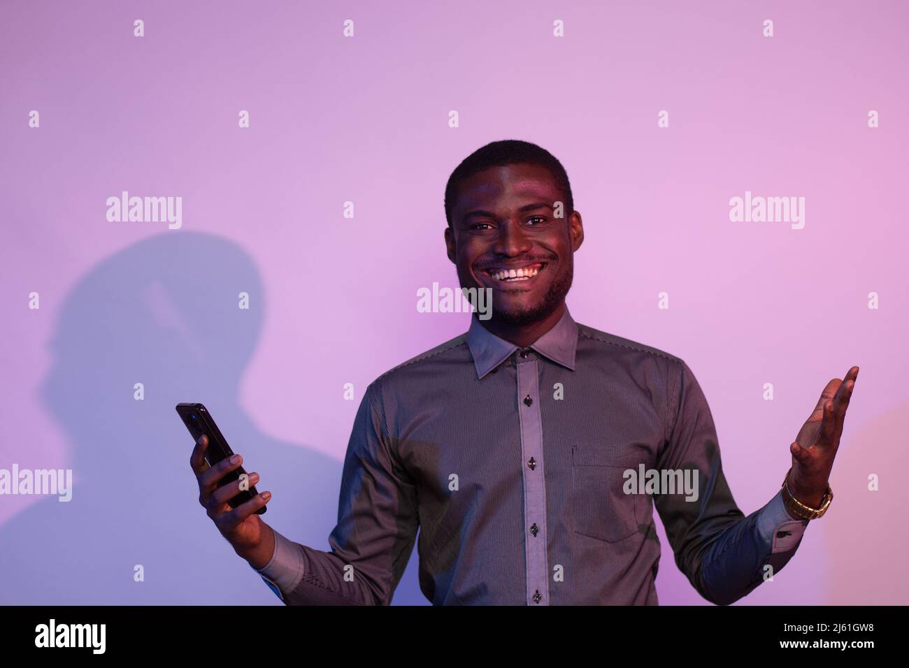Excited black man hi-res stock photography and images - Alamy
